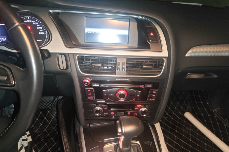 奥迪A4L 2015款 35 TFSI 自动标准型局部细节16