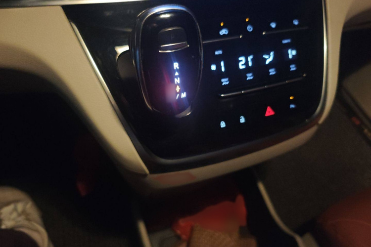 别克GL8 2021款 陆上公务舱 652T 舒适型局部细节18