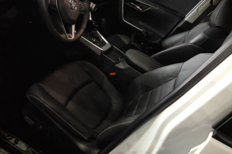 丰田 RAV4荣放 2023款 双擎 2.5L E-CVT四驱精英Plus版中控内饰19