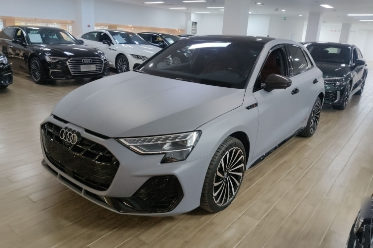 奥迪A3 2025款 Sportback 35TFSI 飞驰尊享型车身外观4