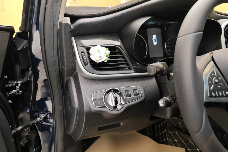 比亚迪 宋MAX 2017款 1.5T 自动智联精英型 7座中控内饰7003