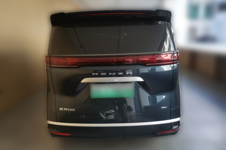 腾势D9 2022款 DM-i 1040 尊贵型车身外观6
