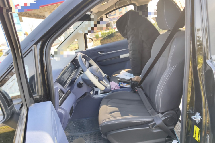 BAW北汽制造 锐胜王牌M7 2025款 2.0L 手动长轴舒适型 6/7座中控内饰19