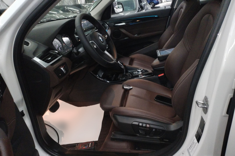 宝马X1 2020款 sDrive20Li 尊享型中控内饰19