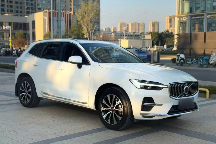 沃尔沃XC60 2023款 B5 四驱智远豪华版车身外观3