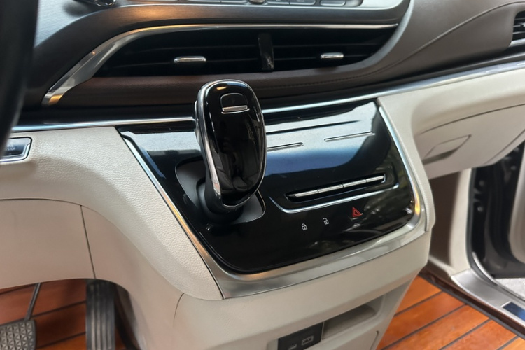 别克GL8 2021款 陆上公务舱 652T 舒适型局部细节18