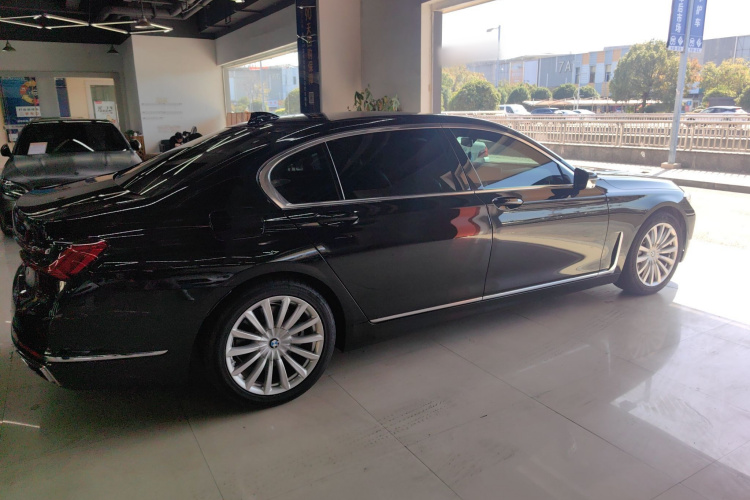 宝马7系 2019款 730Li 豪华套装车身外观6005