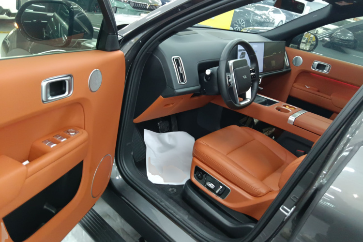 理想汽车 理想L9 2022款 Max中控内饰20