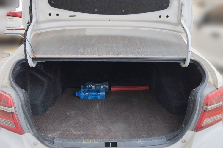 丰田 威驰 2017款 1.3L 手动锐行版中控内饰23