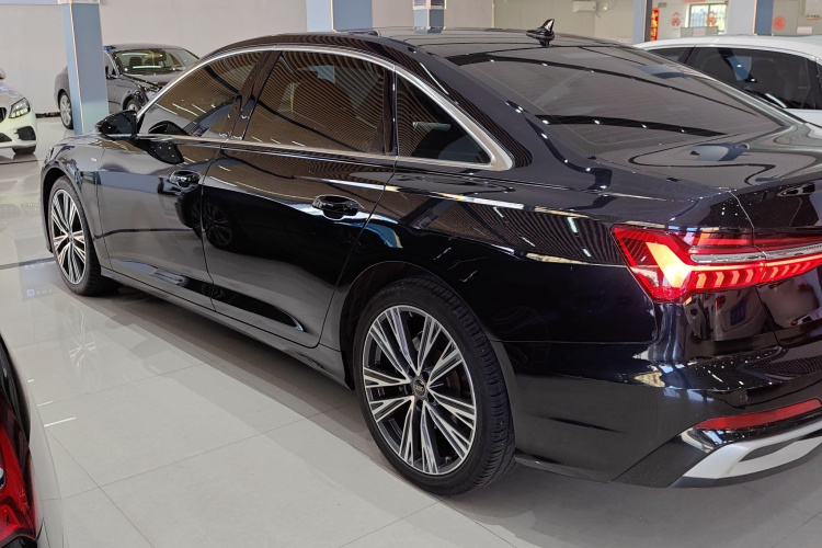 奥迪A6L 2023款 40 TFSI 豪华动感型车身外观4