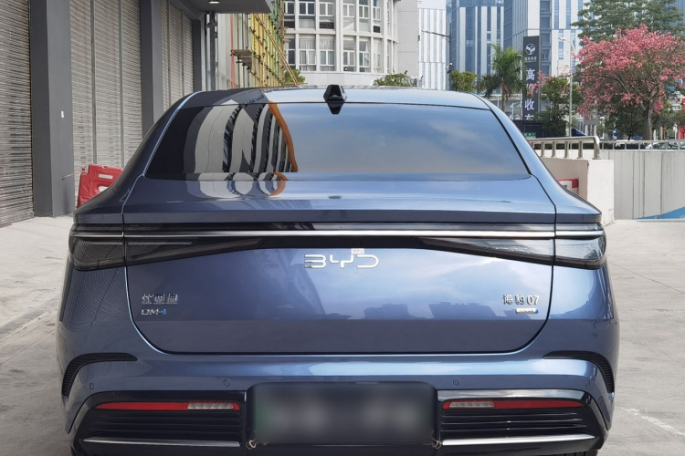 比亚迪 海豹07 DM-i 2025款 智驾版 DM-i 1.5L 125km 尊贵型车身外观6004