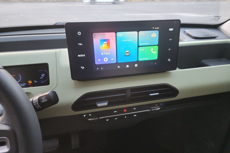 吉利银河 2024款 熊猫mini 200km 耐力熊中控内饰7005