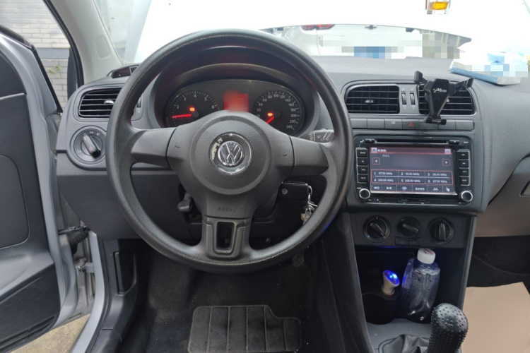 大众 Polo 2013款 1.4L 手动风尚版中控内饰13