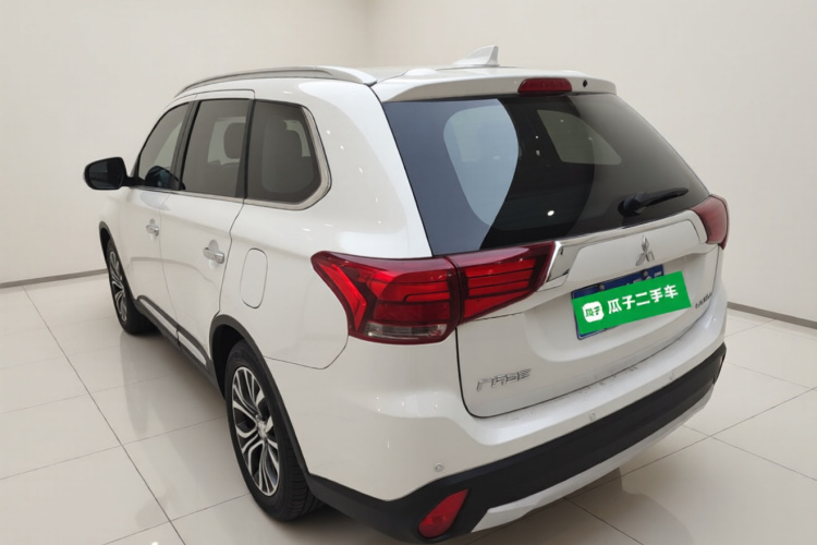 三菱 欧蓝德 2018款 2.4L 四驱豪华版 7座车身外观5