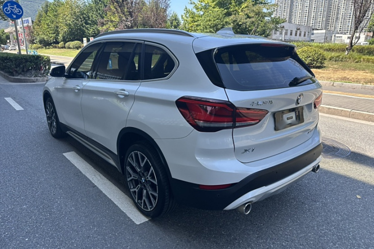 宝马X1 2020款 xDrive25Li 尊享型车身外观6003
