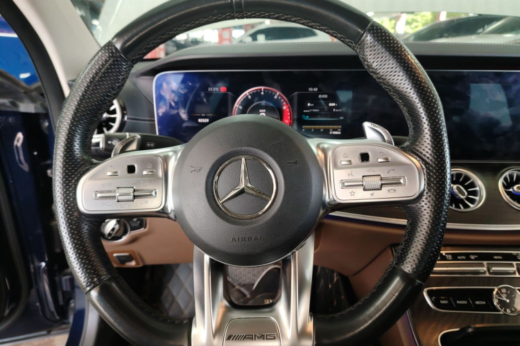 奔驰E级 2019款 E 200 L 运动型局部细节13