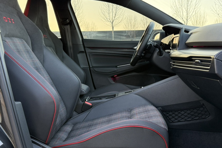 大众 高尔夫GTI 2021款 380TSI DSG GTI中控内饰7004