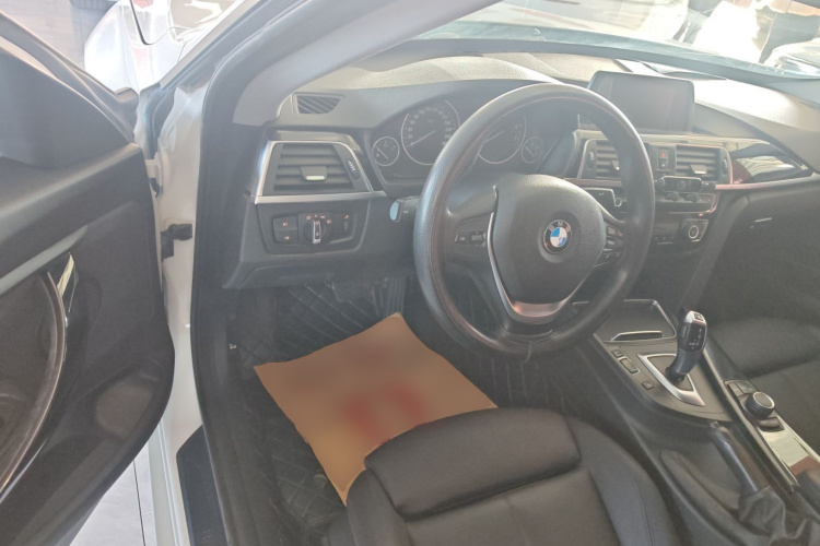 宝马3系GT 2018款 320i 时尚型中控内饰20