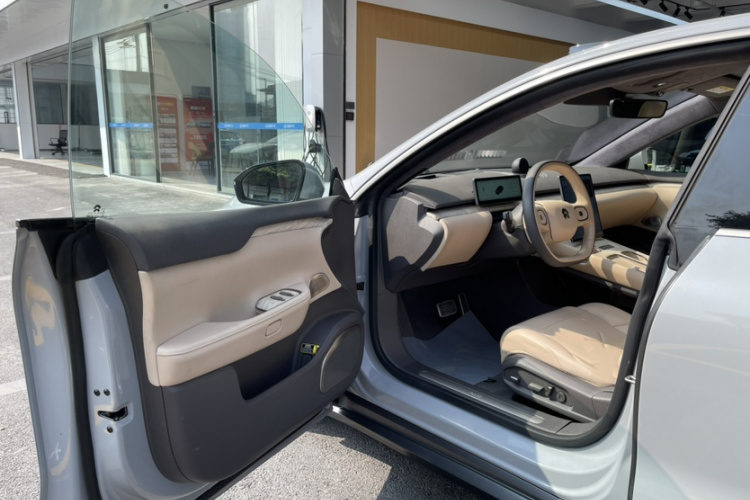 蔚来ET7 2022款 100kWh 首发版中控内饰7012