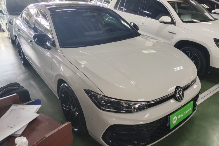 大众 帕萨特 2025款 Pro 380TSI 星空龙尊版车身外观3