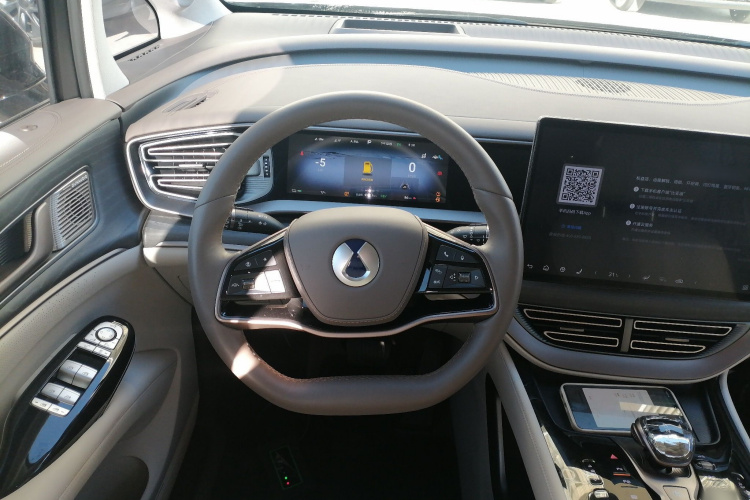 腾势D9 2022款 DM-i 970 四驱旗舰型中控内饰13