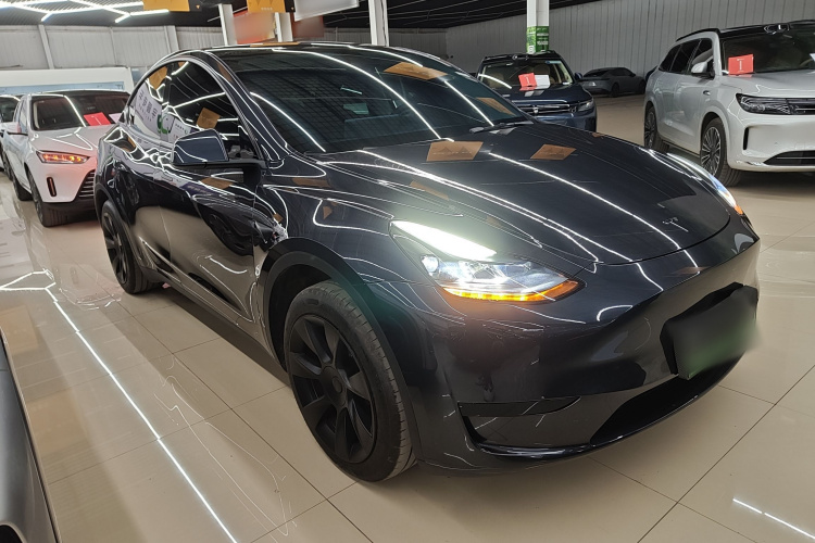 特斯拉 Model Y 2024款 后轮驱动版车身外观3