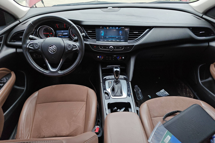 别克 君威 2019款 20T 精英型 国VI中控内饰7002