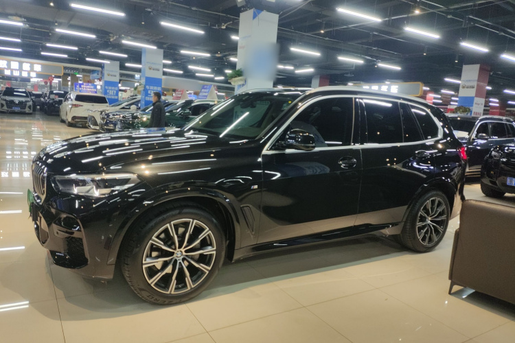 宝马X5(进口) 2022款 xDrive30i M运动套装车身外观4