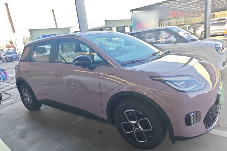 埃安 AION UT 2025款 330星辉版车身外观6002