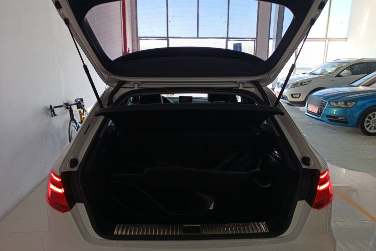 奥迪A3 2019款 Sportback 35 TFSI 进取型 国V机舱底盘23
