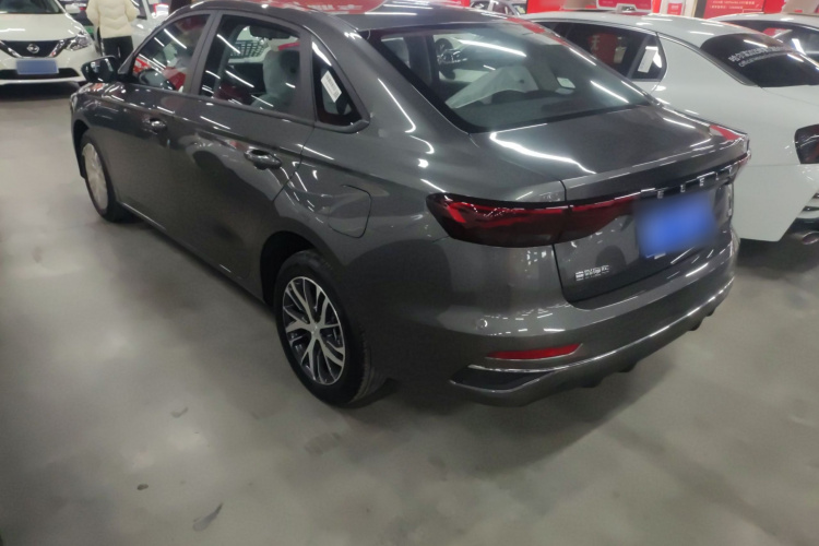 吉利汽车 帝豪 2025款 第4代 1.5L CVT星耀版车身外观6005