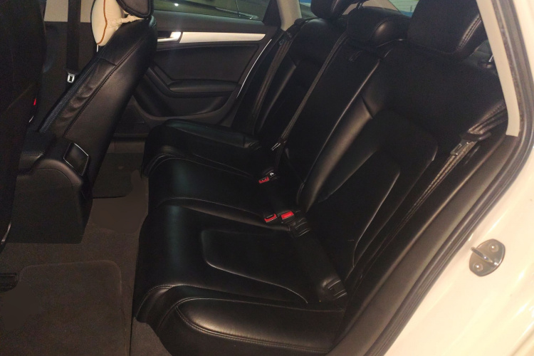 奥迪A4L 2013款 35 TFSI 自动标准型中控内饰21