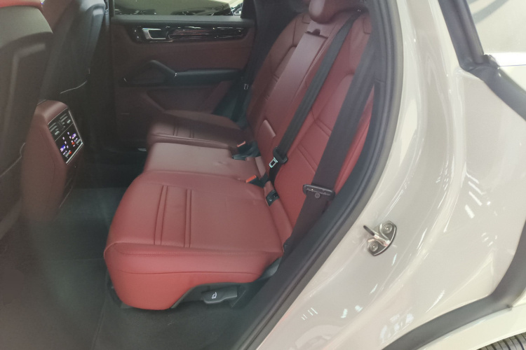 保时捷 Cayenne新能源 2023款 Cayenne E-Hybrid 2.0T中控内饰7004