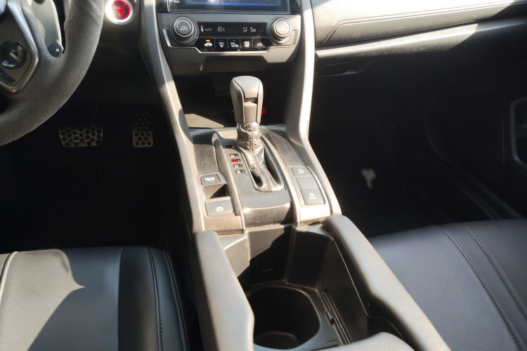 本田 思域 2021款 HATCHBACK 220TURBO CVT潮酷控局部细节18