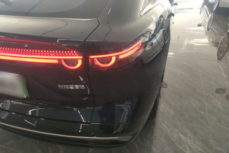 马自达EZ-6 2025款 增程200智尊运动版车身外观9