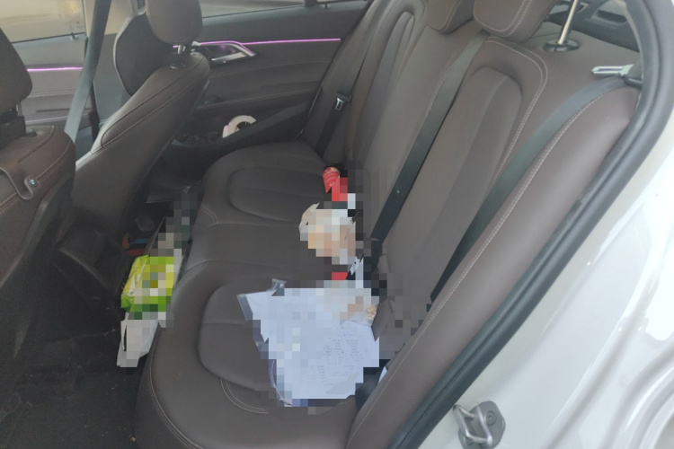 宝马1系 2022款 120i M运动曜夜版中控内饰21