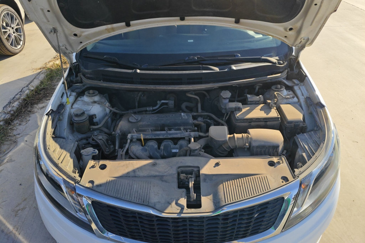 起亚K2 2012款 三厢 1.4L MT GLS纪念版机舱底盘24