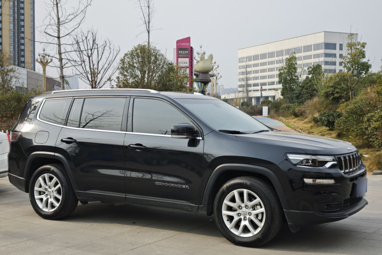 Jeep 指挥官 2018款 2.0T 两驱进享版 国V车身外观6003