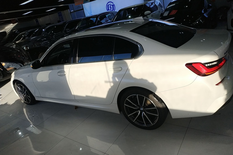 宝马3系 2022款 改款 320Li M运动套装车身外观6003