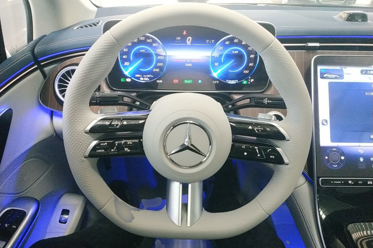 奔驰EQE 2025款 500 4MATIC 先锋版中控内饰13