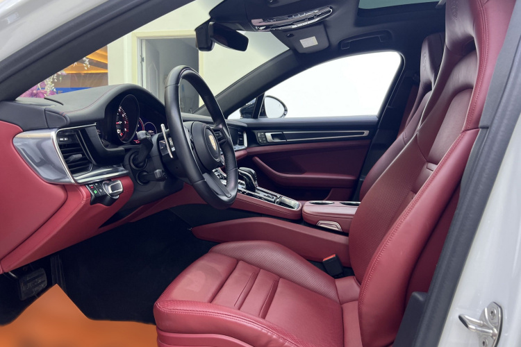 保时捷 2023款 改款 Panamera 4 行政加长铂金版 2.9T中控内饰7005