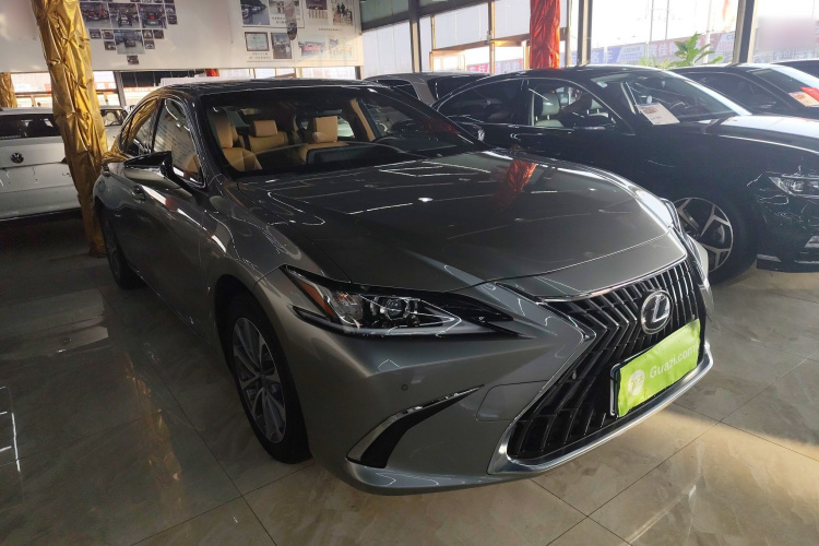 雷克萨斯ES 2022款 300h 卓越版车身外观3