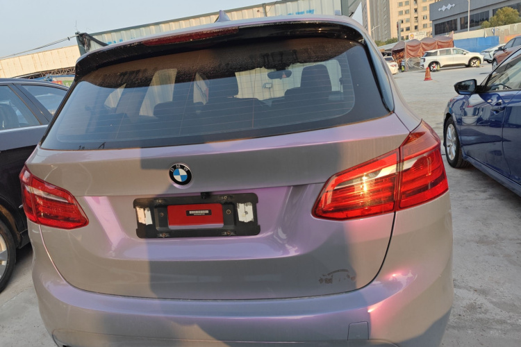 宝马2系旅行车 2016款 218i 领先型车身外观6