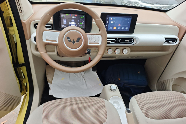 五菱汽车 宏光MINIEV 2024款 第三代 215km 进阶版中控内饰7002