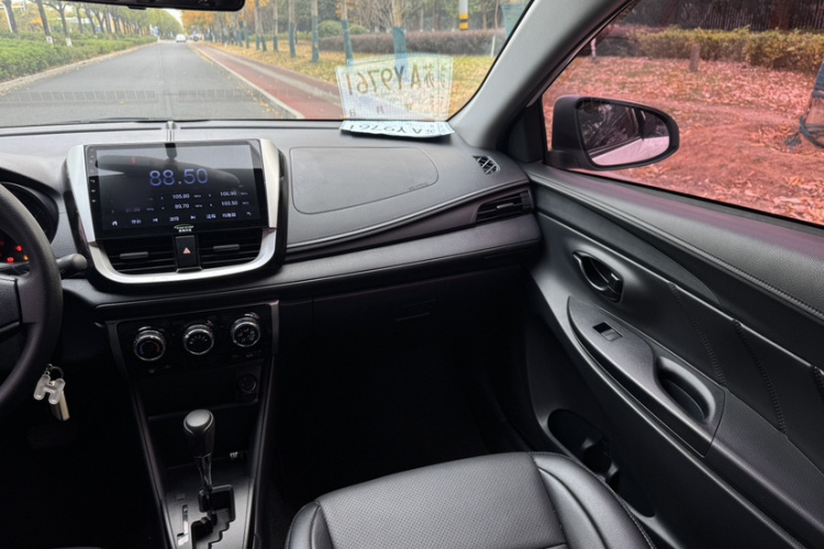 丰田 YARiS L 致炫 2016款 改款 1.5E CVT魅动版中控内饰7005