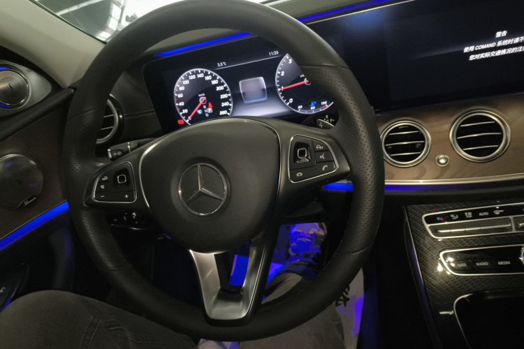 奔驰E级 2017款 E 300 L 豪华型局部细节13