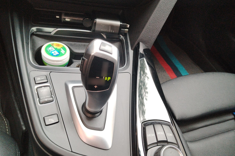 宝马3系GT 2018款 320i 时尚型局部细节18