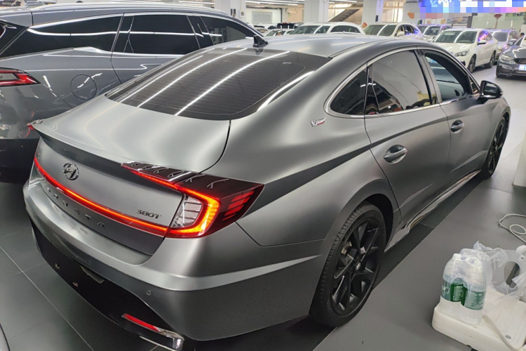 现代 索纳塔 2022款 380TGDi 自动20周年纪念款车身外观7