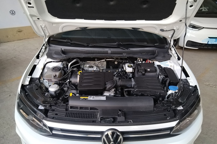 大众 Polo 2023款 改款 Plus 1.5L 自动纵情乐活版机舱底盘24