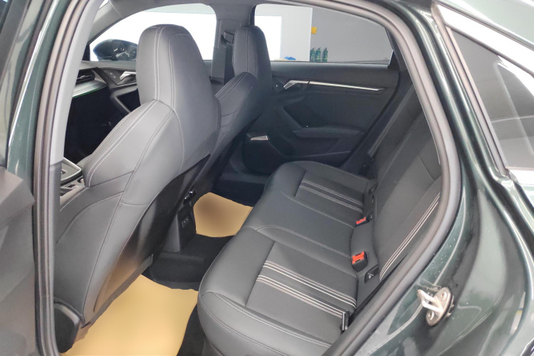 奥迪A3 2024款 A3L Limousine 35 TFSI 时尚运动型中控内饰21